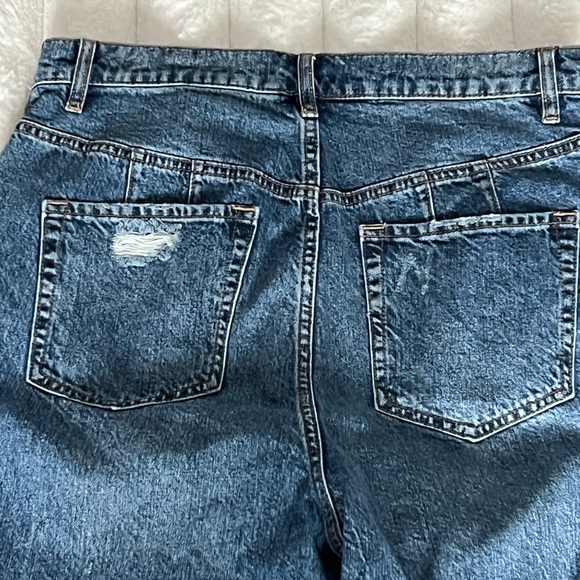 FREE PEOPLE NWOT Dark Blue Distressed Jean Crvy Jeans - Picture 5 of 7